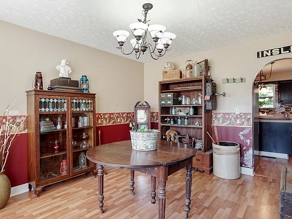 5th image of 25 Knob Hill Dr