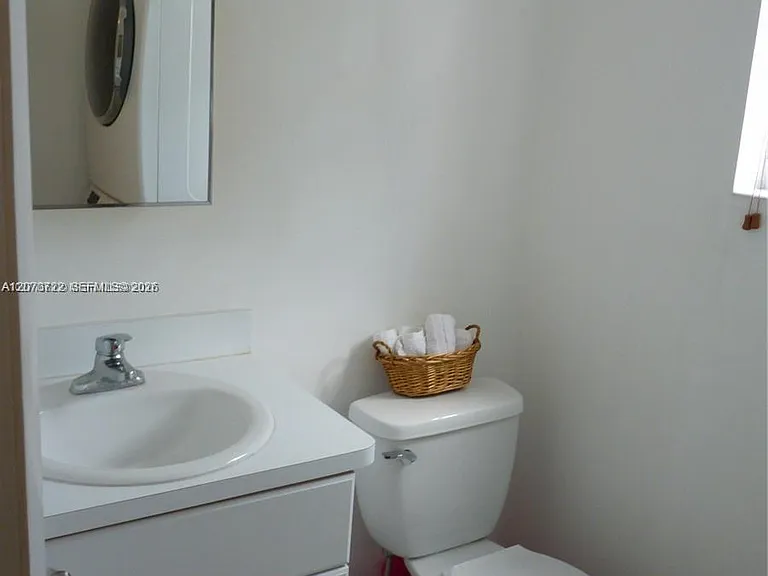 820 Euclid Ave #204 — Photo 15