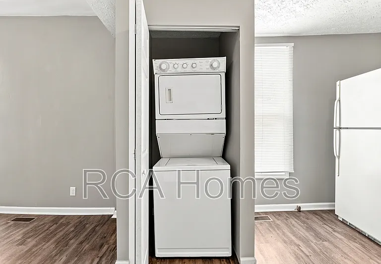 1013 E Legrande Ave #1013 — Photo 6