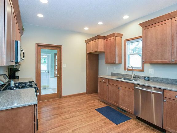 3rd image of 602 1st St