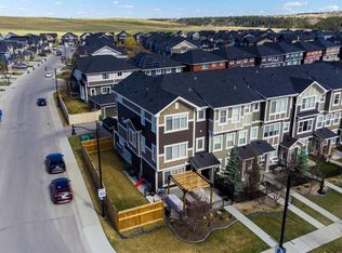 216 W Sundown Rd, Cochrane, AB T4C2M5