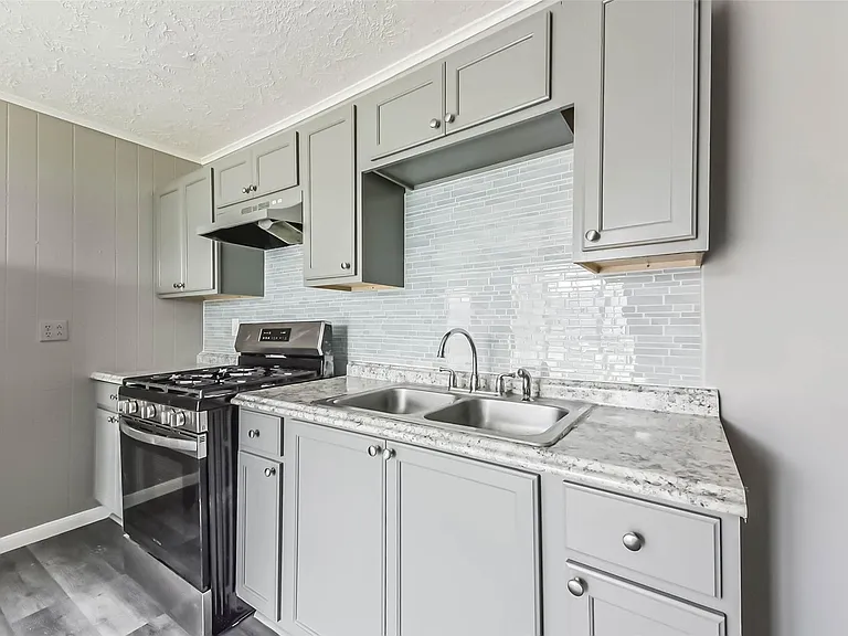 14249 Brownsville St — Photo 8
