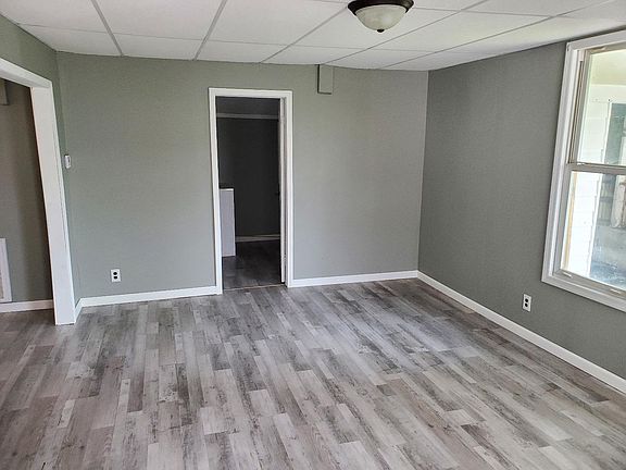 4th image of 446 Poplar St