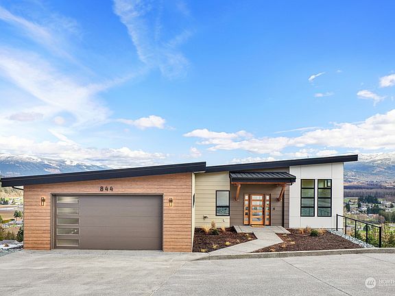 3rd image of 844 Bella Vista Lane