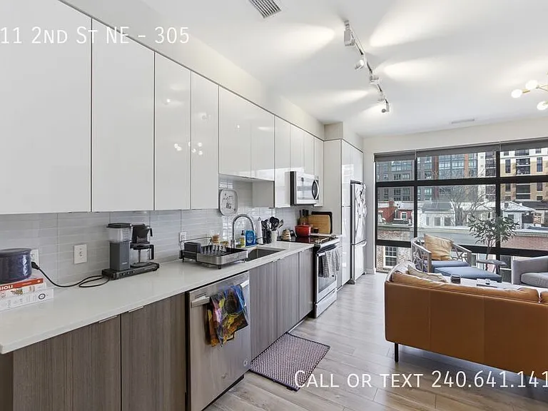 911 2nd St NE #305 — Photo 5