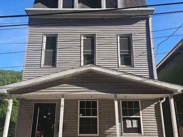 114 E Main St, Tremont, PA 17981