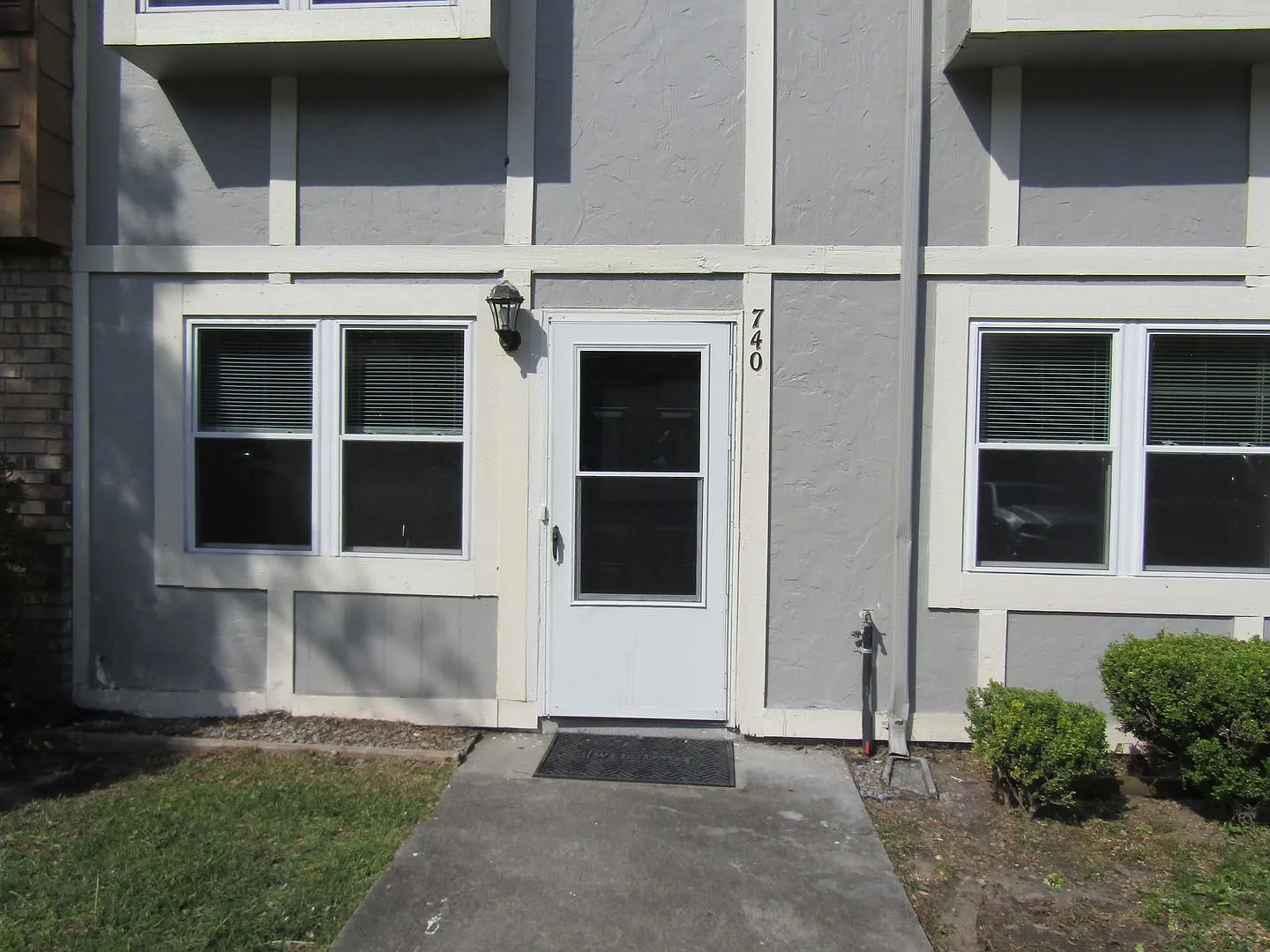 Charming 2 bed, 1.5 bath — Photo 3