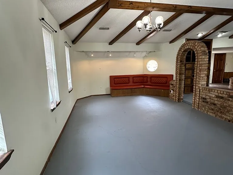 1021 W Yucca Ave — Photo 9