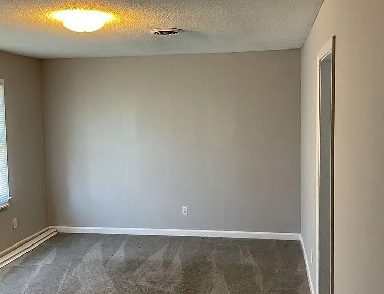 124 E Washington Ave — Photo 5