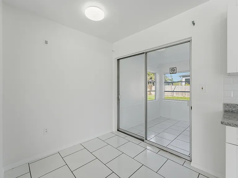 DINING AREA/LANAI ENTRANCE