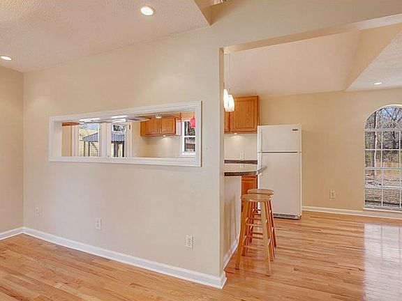 5th image of 2465 Adams Dr SE