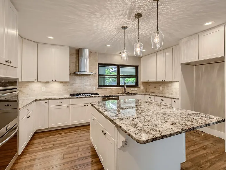 722 E Nottingham Dr — Photo 3