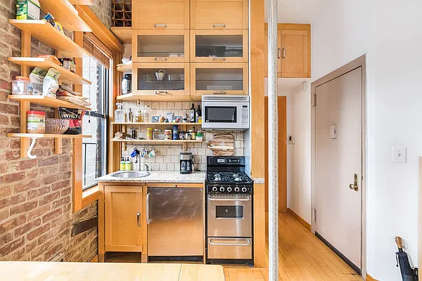 Sold by Nest Seekers International | media 11