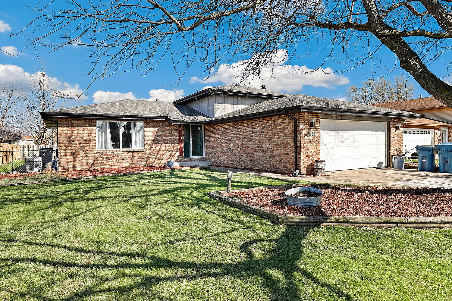 115 Cypress Dr photo 1