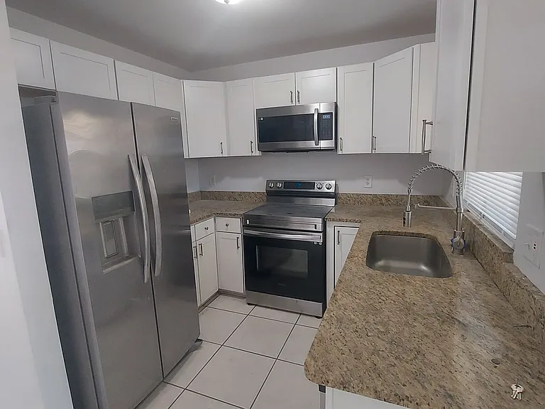 2449 E Lake Dr — Photo 5