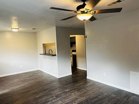 2nd image of 410-100 S 2nd St #16