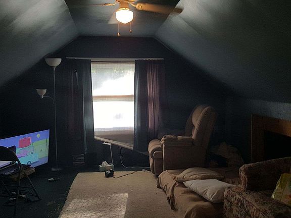 4th image of 1047 Alden Ave