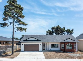 2652 Cedar Loop Dr, Bandon, OR 97411