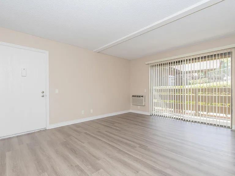 Raintree Apartment Homes — Photo 36