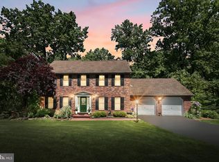 501 Gatehouse Ln E, York, PA