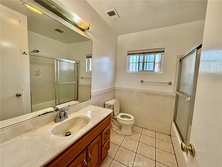 1712 Walnut St — Photo 9