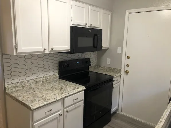 2724 Sunset Strip Ave, Red Oak, TX 75154