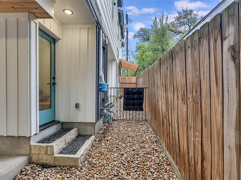 913 Duncan Ln #203 — Photo 25