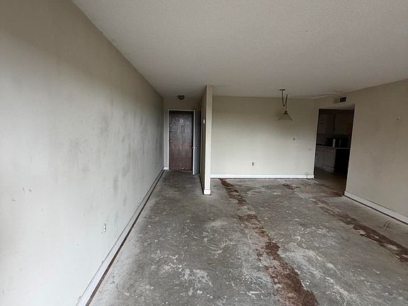 3rd image of 1825 Saint Julian Pl APT 9G