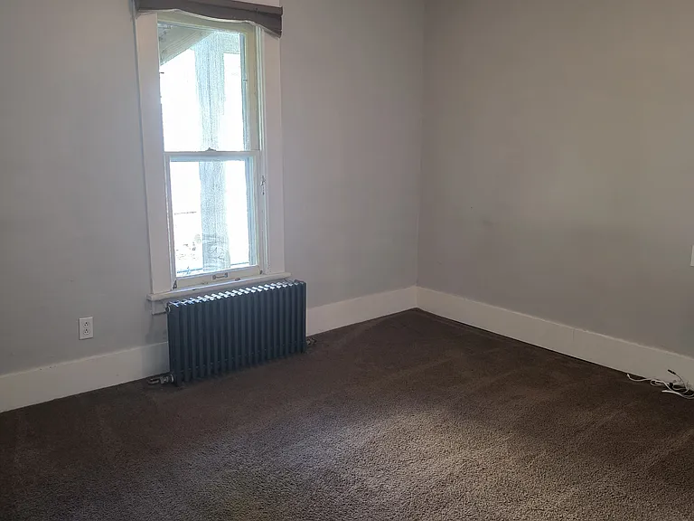 405 E Grand River Ave — Photo 7