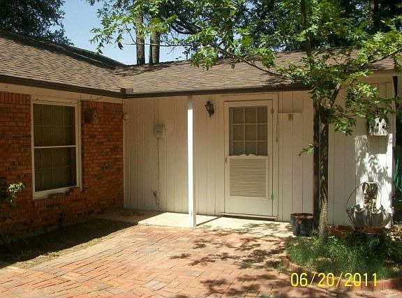 2nd image of 2211 Humble Ave