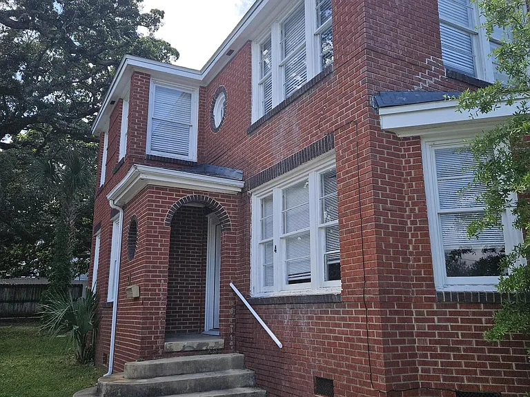 4 W Desoto St — Photo 2