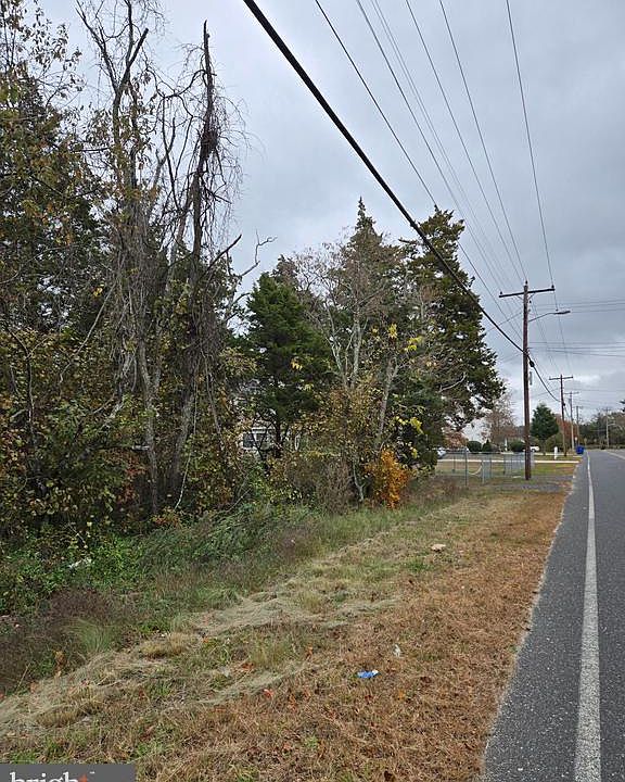 2nd image of 1812 NEWCOMBTOWN ROAD
