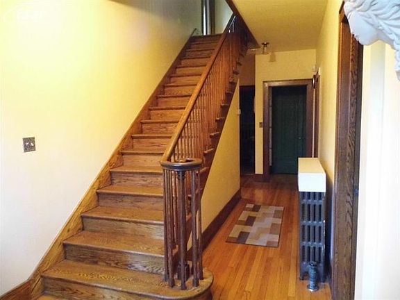 3rd image of 929 Woodlawn Park Dr