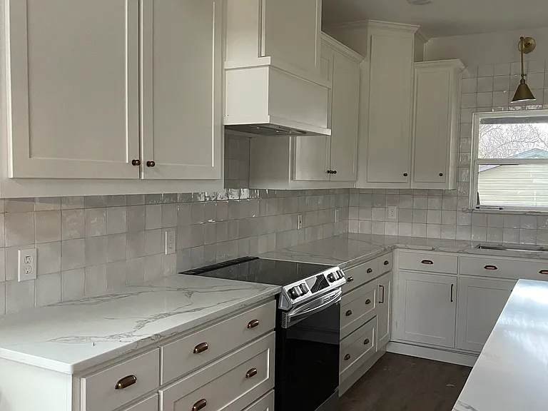 2-tone wood cabinets, quartz counters, tile backsplash, induction cooktop