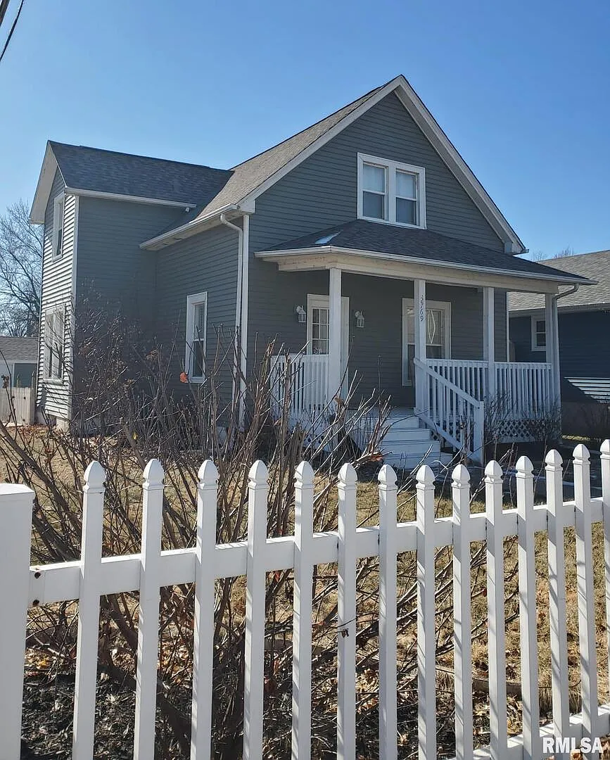 2769 Cody St photo 1