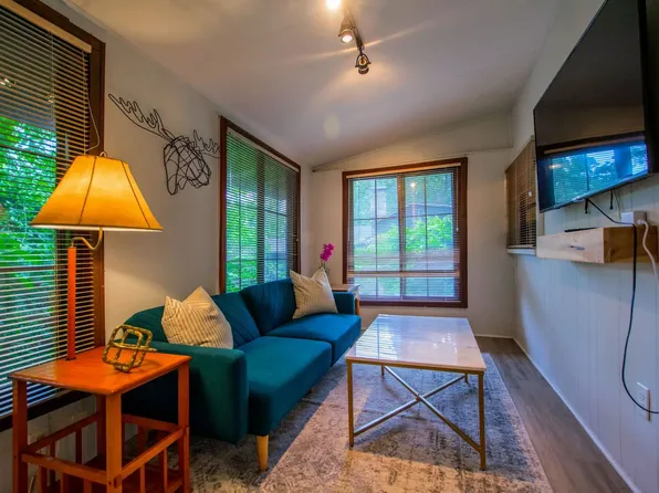340 W Huckleberry Rd, Hendersonville, NC