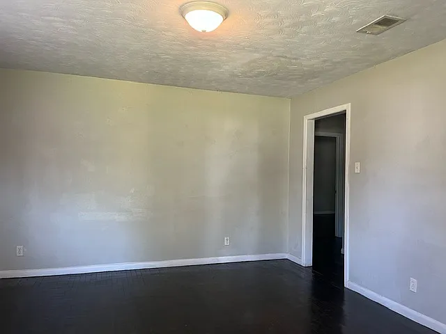 3 bed, 1200 sqft, $1,715 — Photo 4