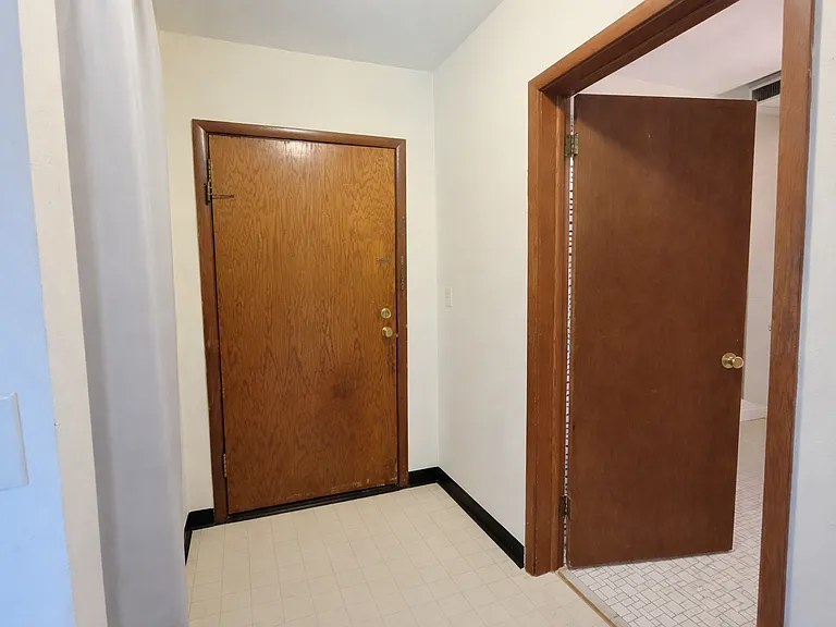 327 University Ave SE — Photo 10