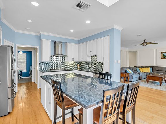5th image of 98 Winding Creek Pl