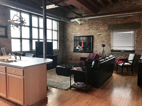 2nd image of 633 Elliott St APT 11