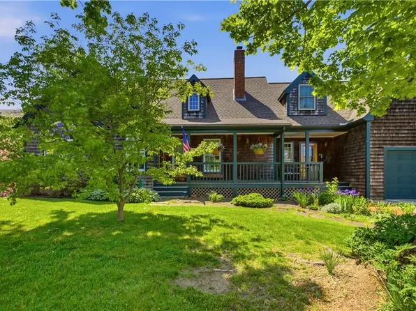 82 Clinton Ave, Jamestown, RI 02835