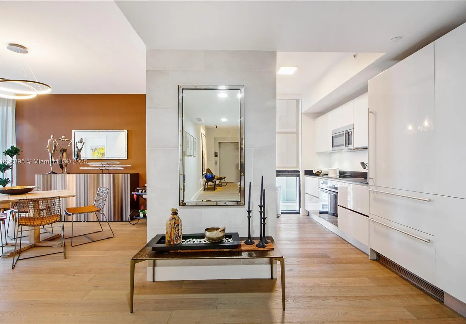 3 bed, 1778 sqft, $10,000 — Photo 2