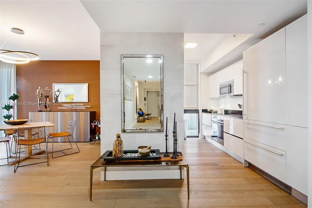 Building Photo - 1010 Brickell Ave #3105