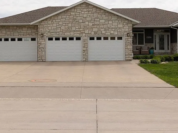 2506 Skyline Dr, Carroll, IA 51401