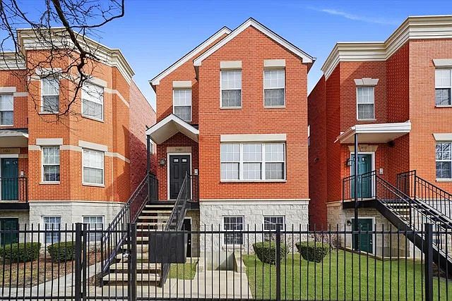 1st image of 1461 N Larrabee St #A