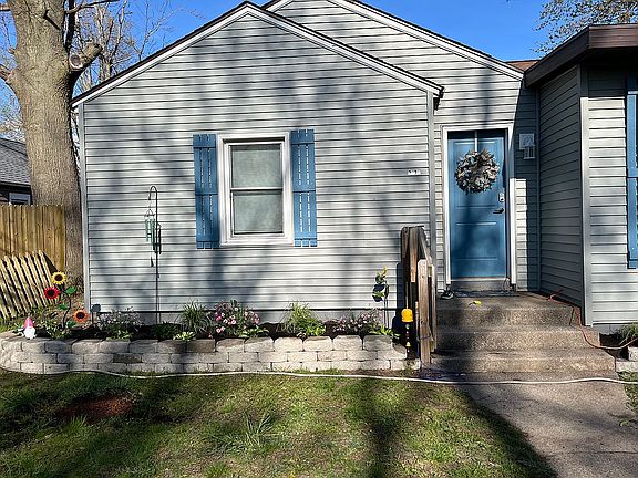 3rd image of 2832 Sheffield St