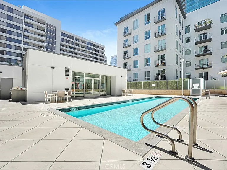645 W 9th St #314 — Photo 17