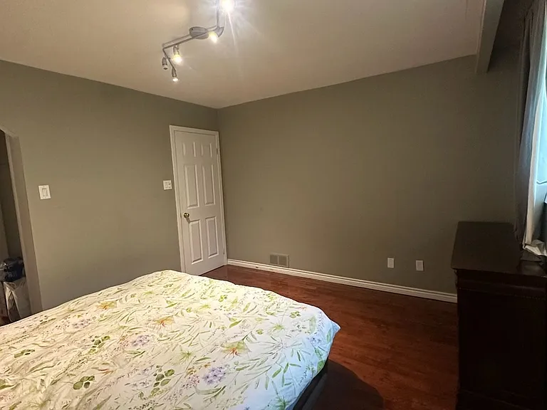 6 Harrington Cres — Photo 8