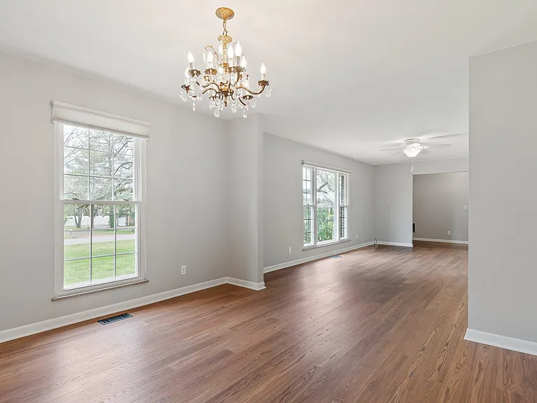 513 Meadowlark Ln — Photo 9