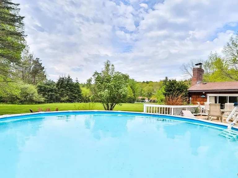 170 Maplecrest Rd — Photo 3